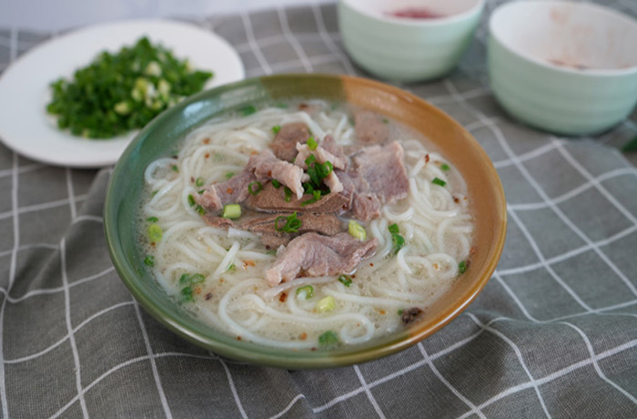 覃塘原味汤粉王培训